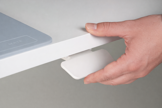 Mesa G1 manual regulable en altura con diseño moderno, ideal para oficinas y espacios laborales ergonómicos.