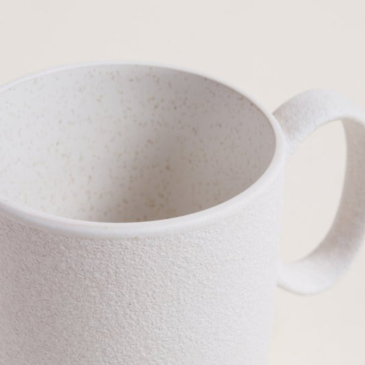 Mug color crema de ceramica con descuento durante el hotsale 2025
