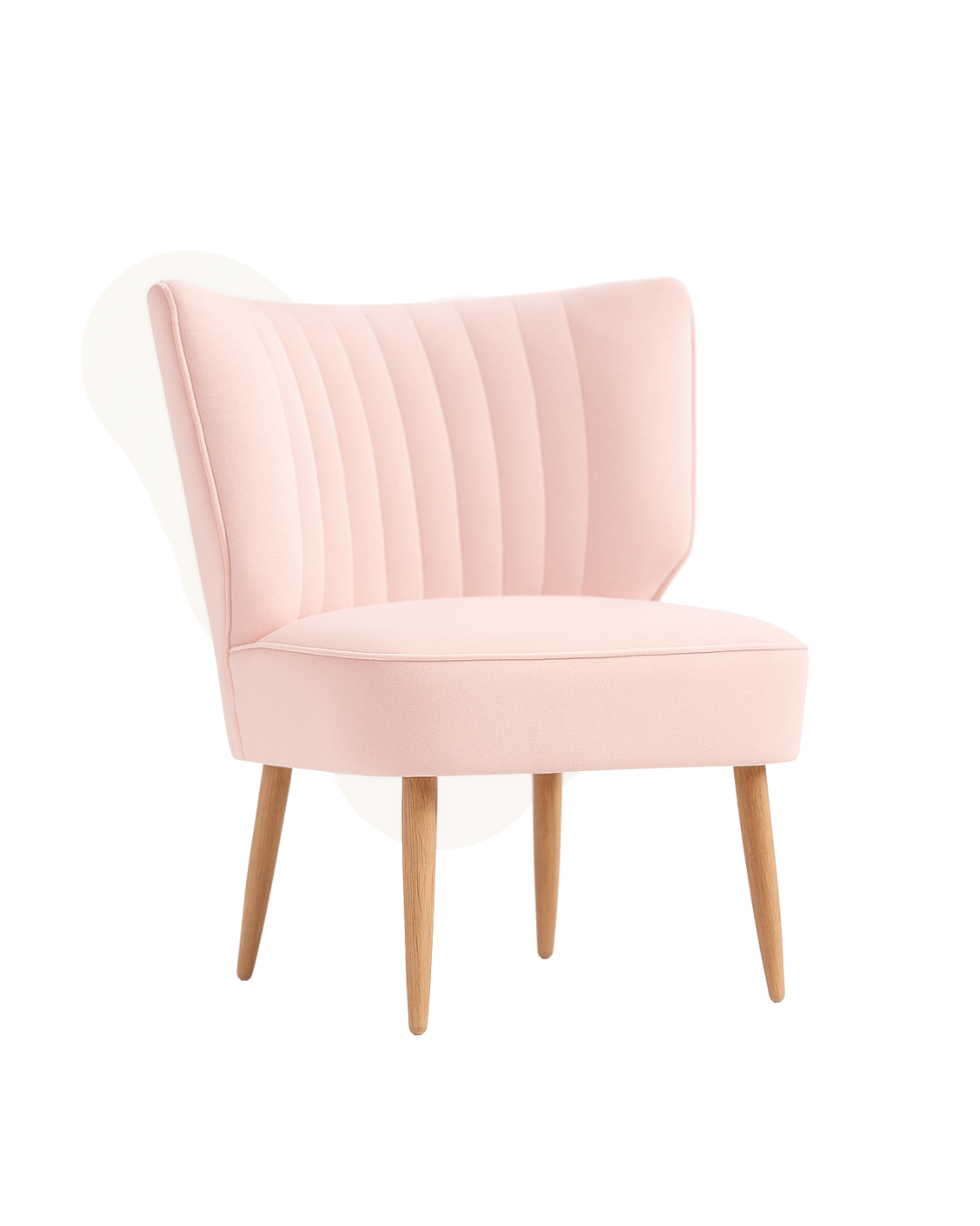 Sillón tapizado en rosa con respaldo curvo acanalado y patas de madera clara. Perfecto para espacios infantiles o rincones de lectura.