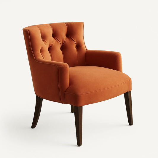 Butaca tapizada en naranja con respaldo bajo y apoyabrazos rectos. Sillón moderno ideal para niños o decoración de espacios delicados.