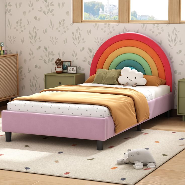 Respaldo de cama infantil con forma de arco iris tapizado.