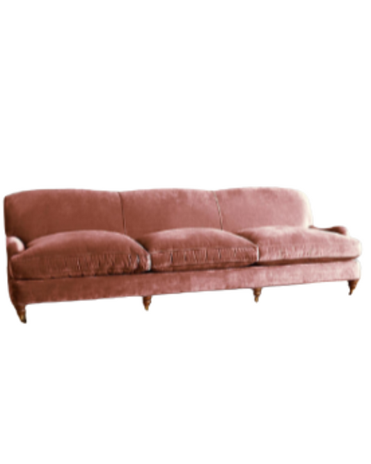 Sofá moderno modelo Minerva, tapizado con respaldo bajo y cojines de gran tamaño, estructura de líneas limpias y patas de madera clara, sobre fondo blanco, perfecto para ambientes minimalistas o espacios amplios y contemporáneos que buscan un toque de sofisticación.