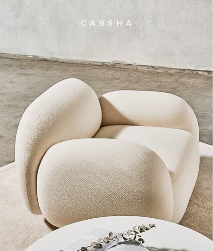 Detalle del tapizado boucle y la estructura de madera maciza del sillón Cabsha - Tienda de Banquitos