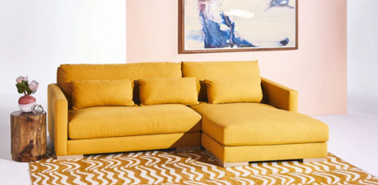 Sillón esquinero Steven , con respaldo y apoyabrazos rectos. Toque retro con estilo actual.