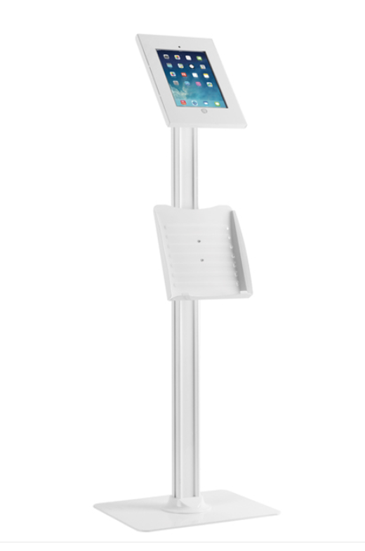 Carcasa de chapa en color blanco. Con cerradura y llave. Colocación en horizontal o vertical. Excelente estabilidad dada por su resistente base de acero. Poste de aluminio anodizado color blanco con canal de administración de cables trasero.