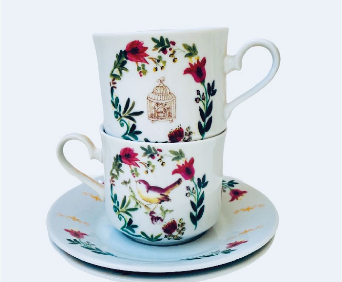 Taza de porcelana con platito floral - 3 cuotas sin interés