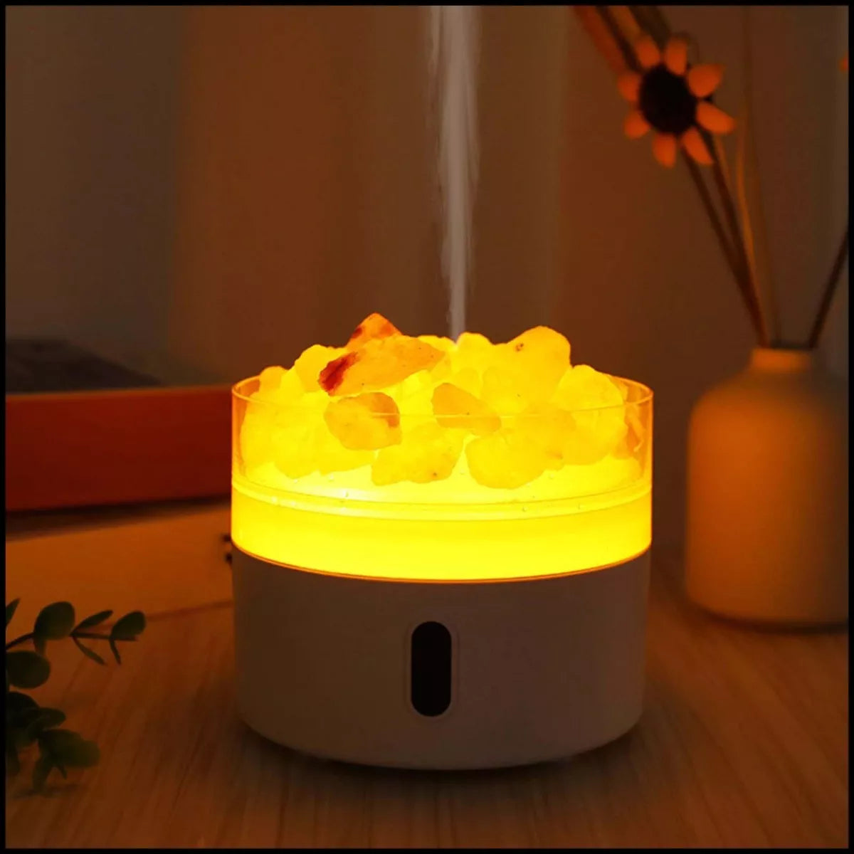 Humidificador con lámpara de sal encendido sobre una mesa de madera, con la columna de vapor