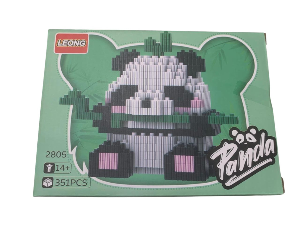Caja del panda Shifu, modelo 2805 de 351 piezas, sentado mordiendo una caña de bambú