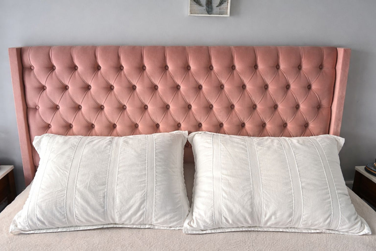 Respaldo de cama Emmy de 1,60 m en pana antimanchas rosa con capitoné, en stock con entrega inmediata