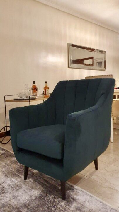 Sillón teal con canales verticales en velvet para living - Tienda de Banquitos Argentina