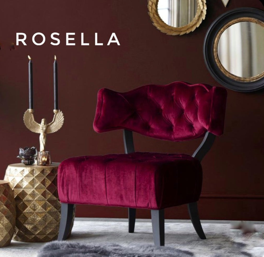 Butaca estilo capitoné en bordo con respaldo bajo y patas curvadas. Elegancia vintage para espacios infantiles o femeninos.