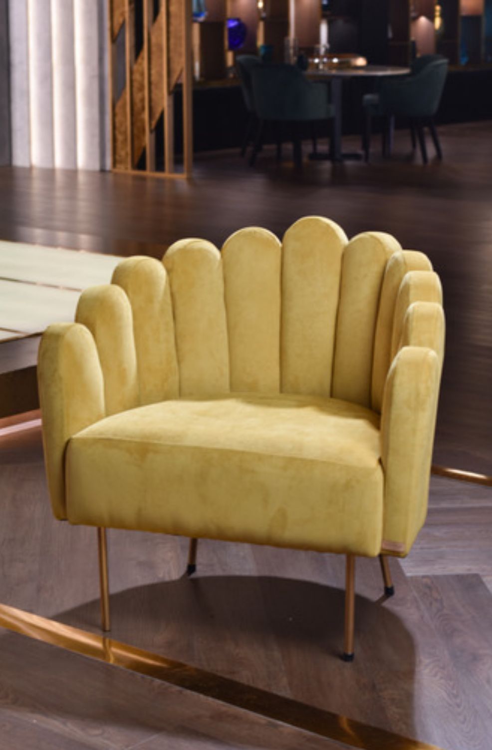 Sillón de un cuerpo modelo Angie en color amarillo mostaza, diseño moderno sin apoyabrazos, fabricado a medida por Tienda de Banquitos