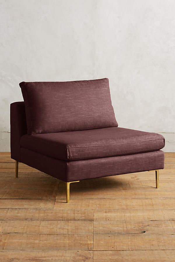 Módulo de sillón sin apoyabrazos en color marron, con respaldo alto y almohadón mullido, patas metálicas delgadas en tono dorado, sobre fondo blanco.