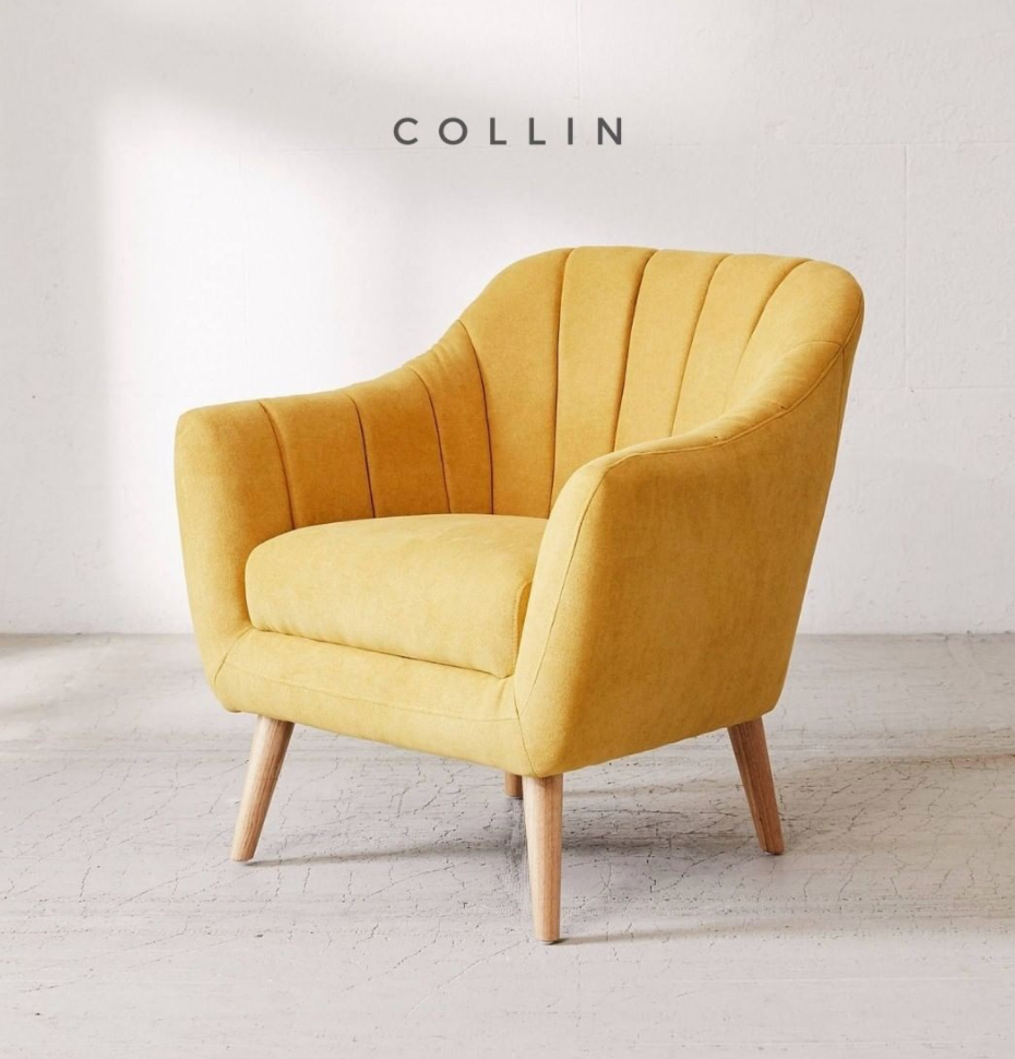 Sillón de un cuerpo modelo Collin en color amarillo, con patas de madera natural, respaldo bajo y diseño minimalista, sobre fondo blanco
