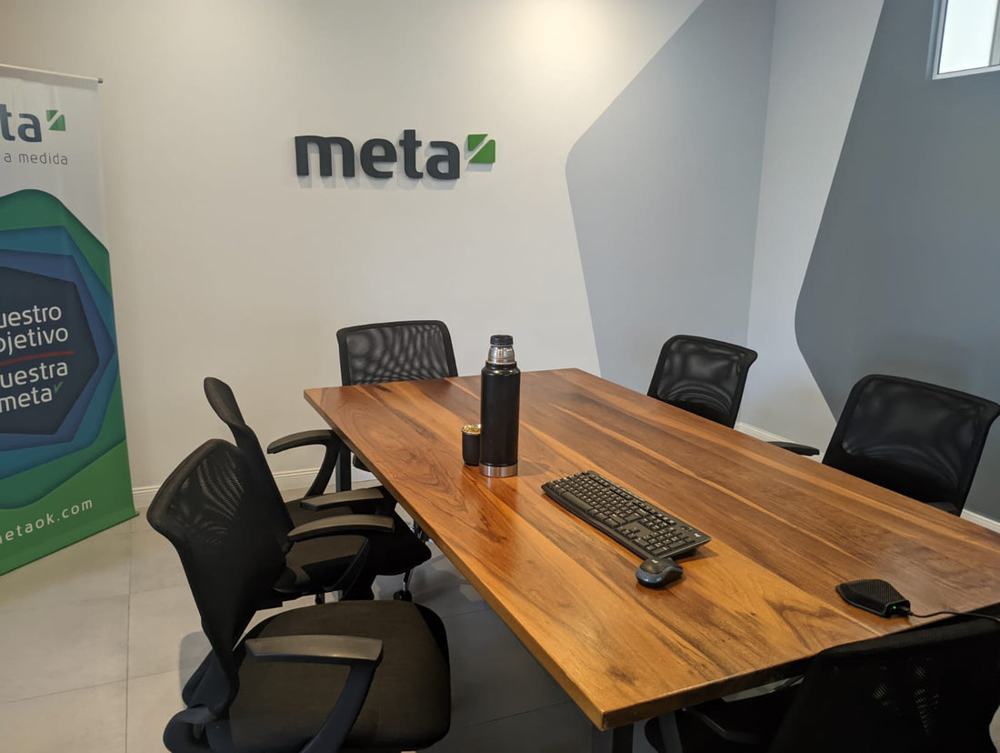 Oficina corporativa equipada con sillas ergonómicas Aston de TDB, proyecto real para Meta Software en Argentina