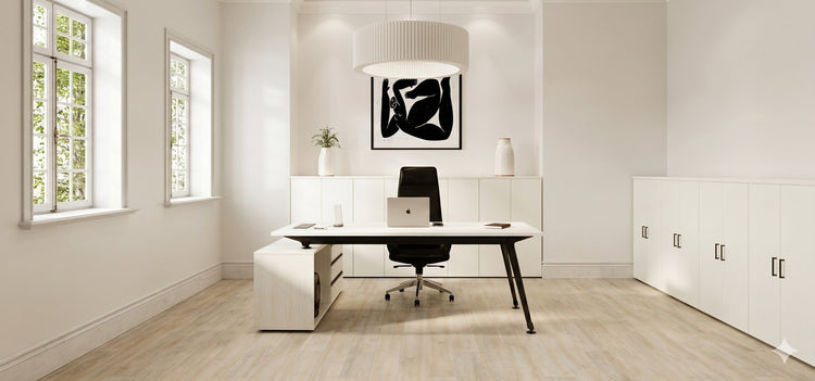 Despacho con escritorio gerencial Avant de Archivos Activos, silla gerencial y muebles de guardado blancos