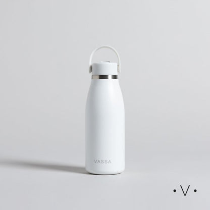 Botella termica de acero inoxidable color blanco con pico descuento durante el HOTSALE2025