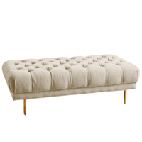 Banqueta Reina Sofía pie de cama tapizada en crema con capitoné, diseño clásico vintage. Ideal para dormitorios, pasillos o espacios de lectura. Tienda de Banquitos.