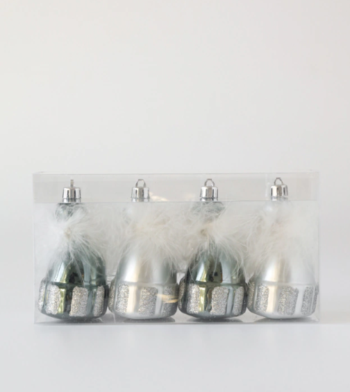 4 Adornitos Colgantes de gorritos navideños - 3 cuotas sin interés