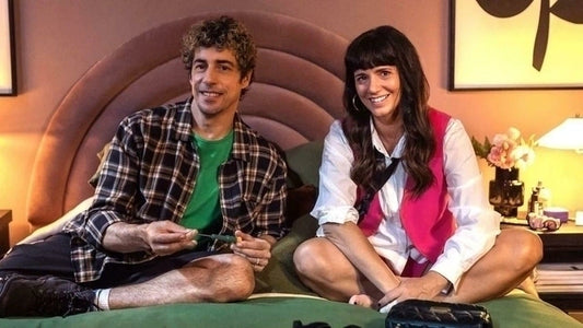 Respaldo de cama modelo Arcoiris con diseño curvo y acabado colorido, perfecto para dormitorios infantiles o espacios con un toque divertido y creativo.