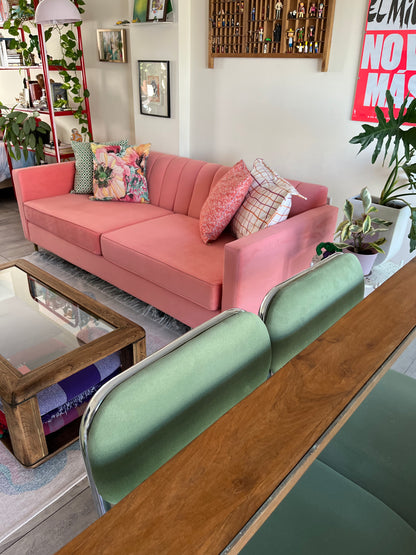 Sillón Mila en color coral: el living soñado de Mari - Tienda de Banquitos