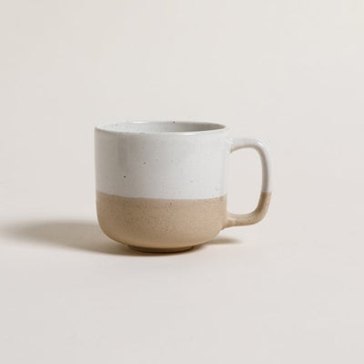 Mug color blanco y beige con descuento durante el HOTSALE 2025
