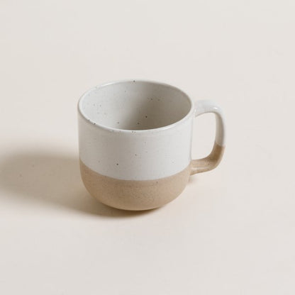 Mug color blanco y beige  con descuento durante el HOTSALE 2025