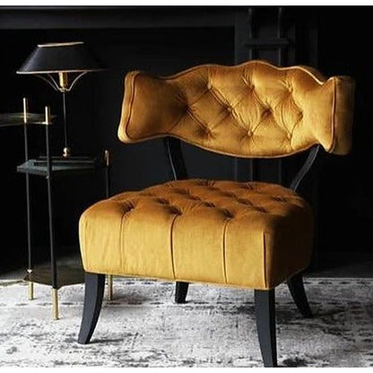 Sillón matero Rosella tapizado en amarillo con respaldo capitoné y patas curvas – Tienda de Banquitos