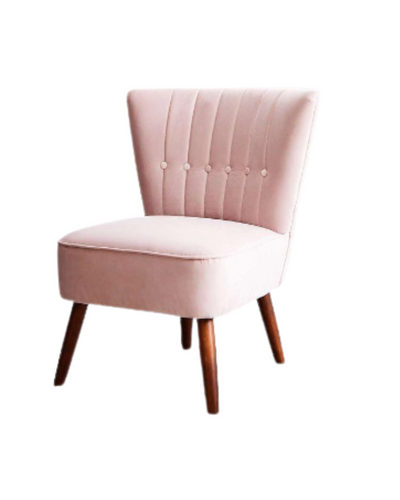 Butaca pequeña tapizada en rosa claro con respaldo vertical y patas cónicas. Diseño minimalista ideal para niños o espacios reducidos.
