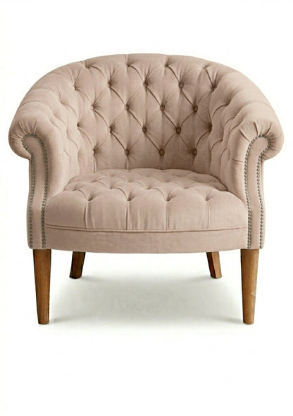 Sillón Nairobi de un cuerpo tapizado en latte, capitoné redondeado con tachas y patas de madera – Tienda de Banquitos