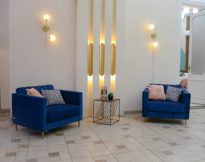 Hotel de los Famosos 2021 – Muebles de recepción y lounge diseñados por Tienda de Banquitos