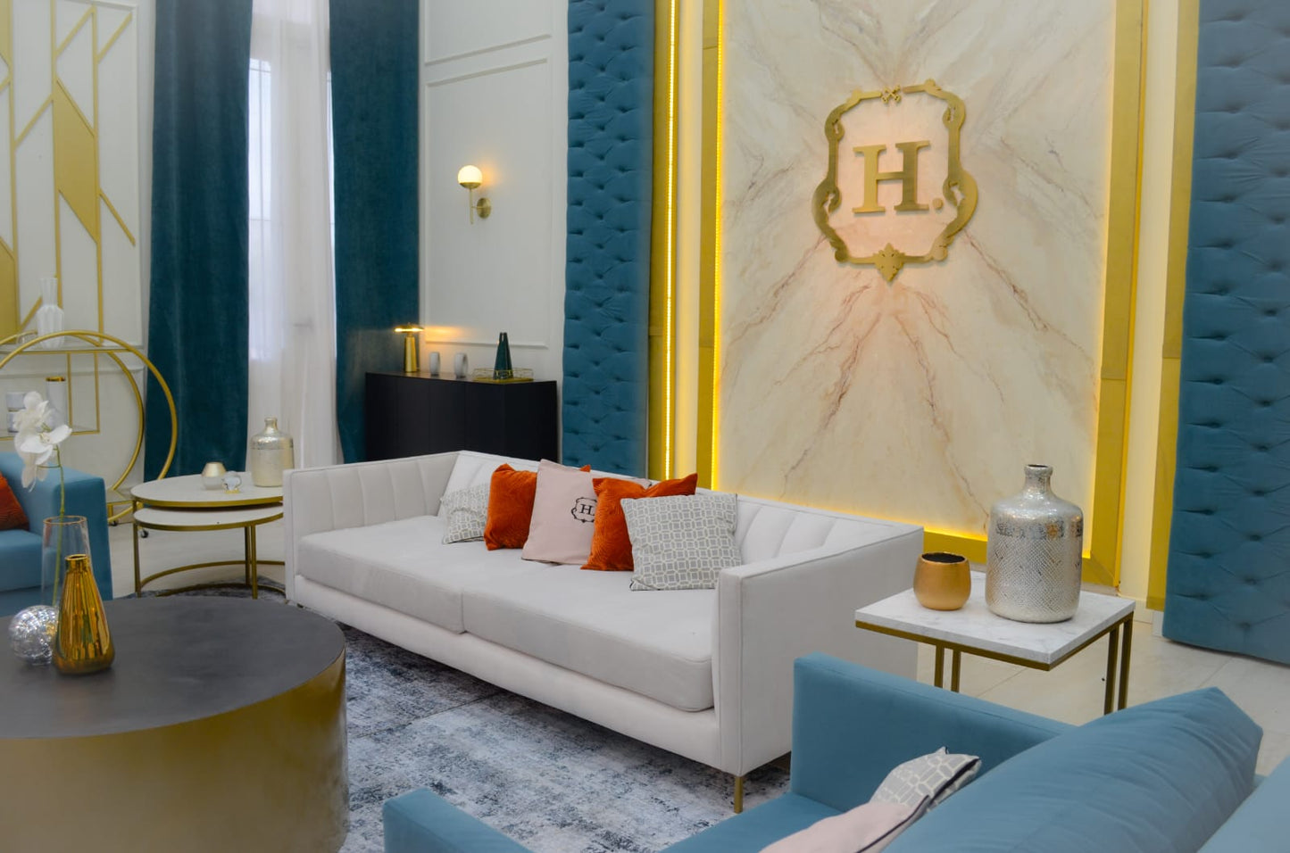 Canal Trece — Hotel de los Famosos 2021 | Tienda de Banquitos