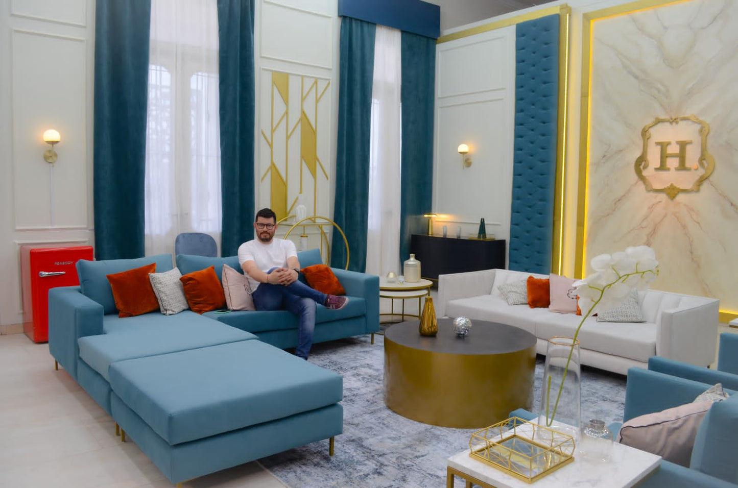 Canal Trece — Hotel de los Famosos 2021 | Tienda de Banquitos