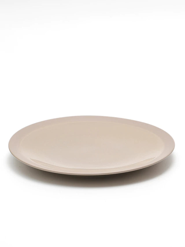 Plato playo de porcelana color beige de 23 cm