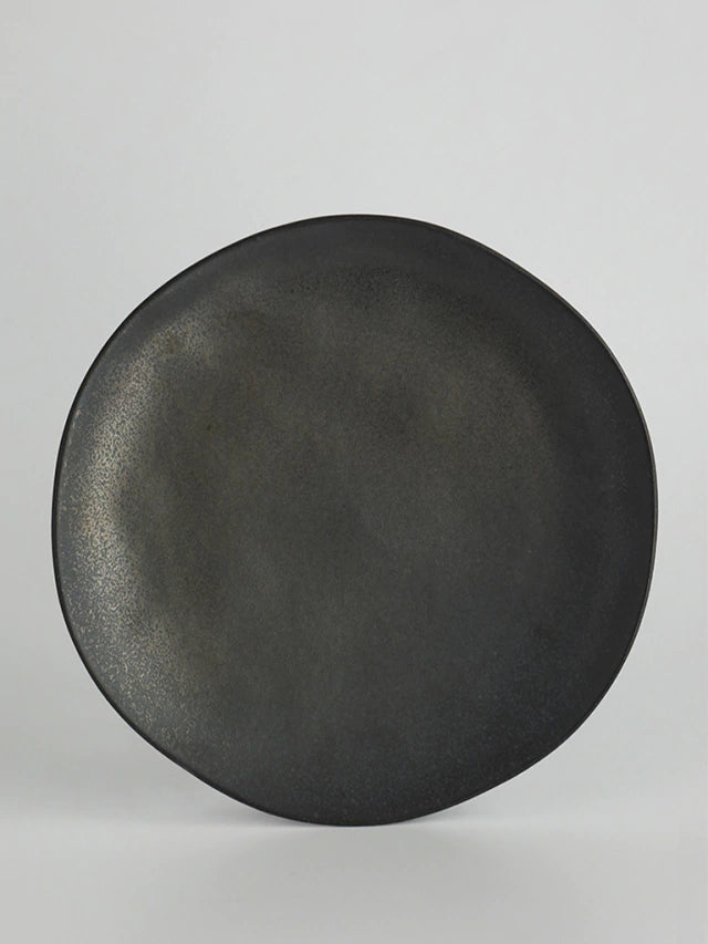 Plato playo de porcelana modelo Ysee Black de 27 cm