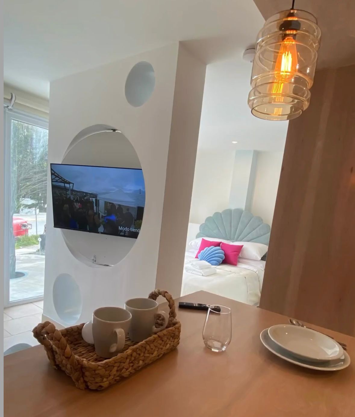 Respaldo de cama diseño concha tapizado, estilo decorativo glam.