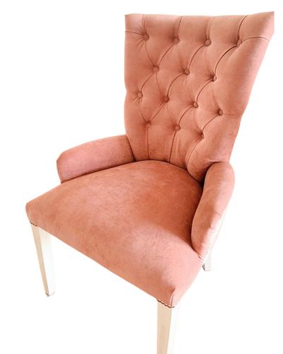 Silla Menphis de diseño moderno con asiento acolchado y respaldo envolvente, pensada para brindar máximo confort y estilo. Ideal para comedores actuales y espacios de diseño, combinando practicidad, elegancia y un acabado de gran calidad.