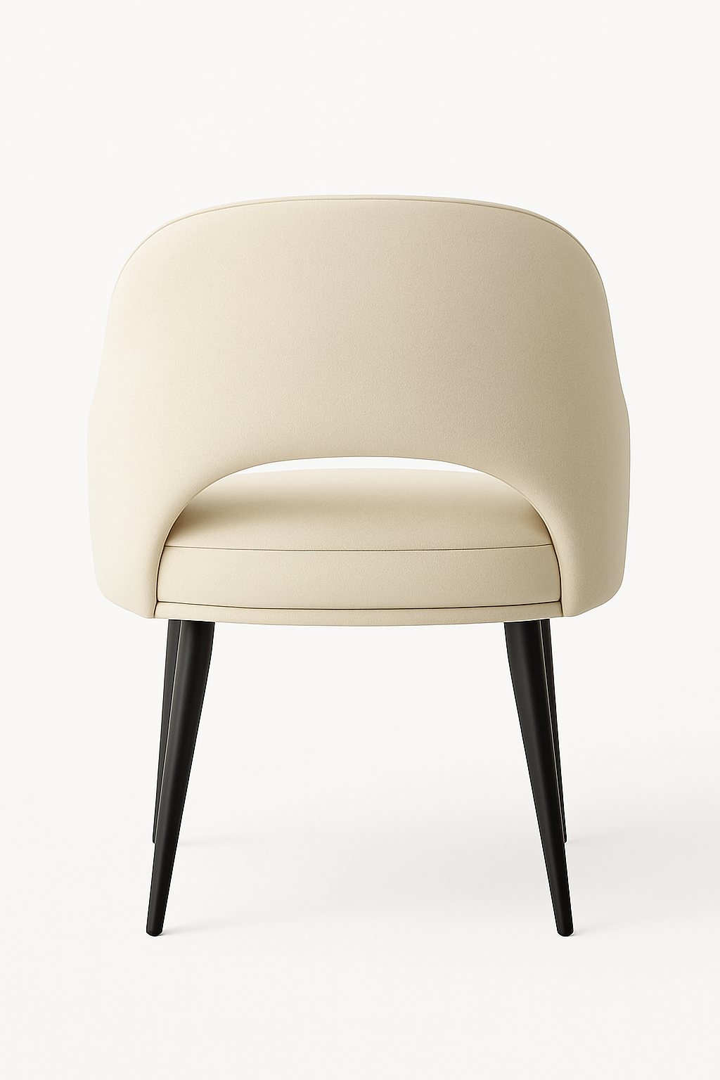 Silla de comedor tapizada en color crema con respaldo curvo y patas cónicas negras, sobre fondo blanco.