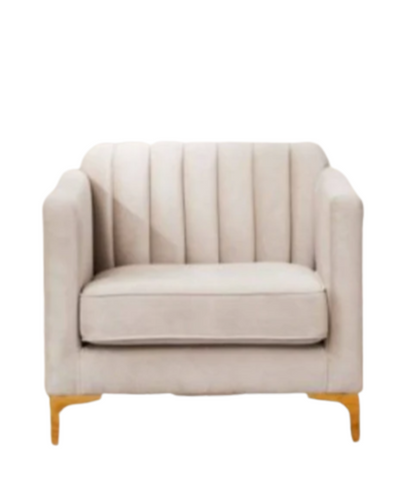 Sillón de un cuerpo tapizado en beige, con respaldo recto acanalado, apoyabrazos rectangulares y base baja con patas doradas.