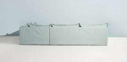 Sofá esquinero modelo Tassa en color celeste claro con faldón, diseño elegante y amplio, ideal para living moderno; disponible con descuentos CyberMonday, cuotas sin interés y stock limitado.