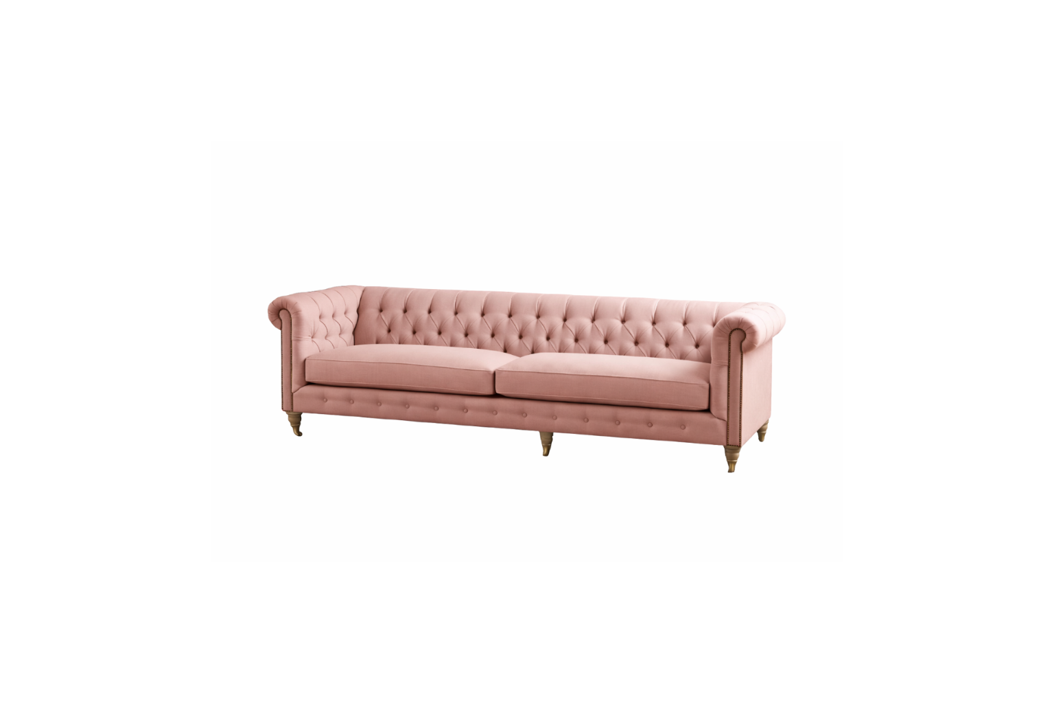 Sofá clásico Chesterfield, tapizado en pana, con respaldo y apoyabrazos capitoné, líneas elegantes y sofisticadas, patas de madera oscura tallada, sobre fondo blanco, ideal para decorar livings, oficinas o salas de estilo tradicional con un toque de lujo.