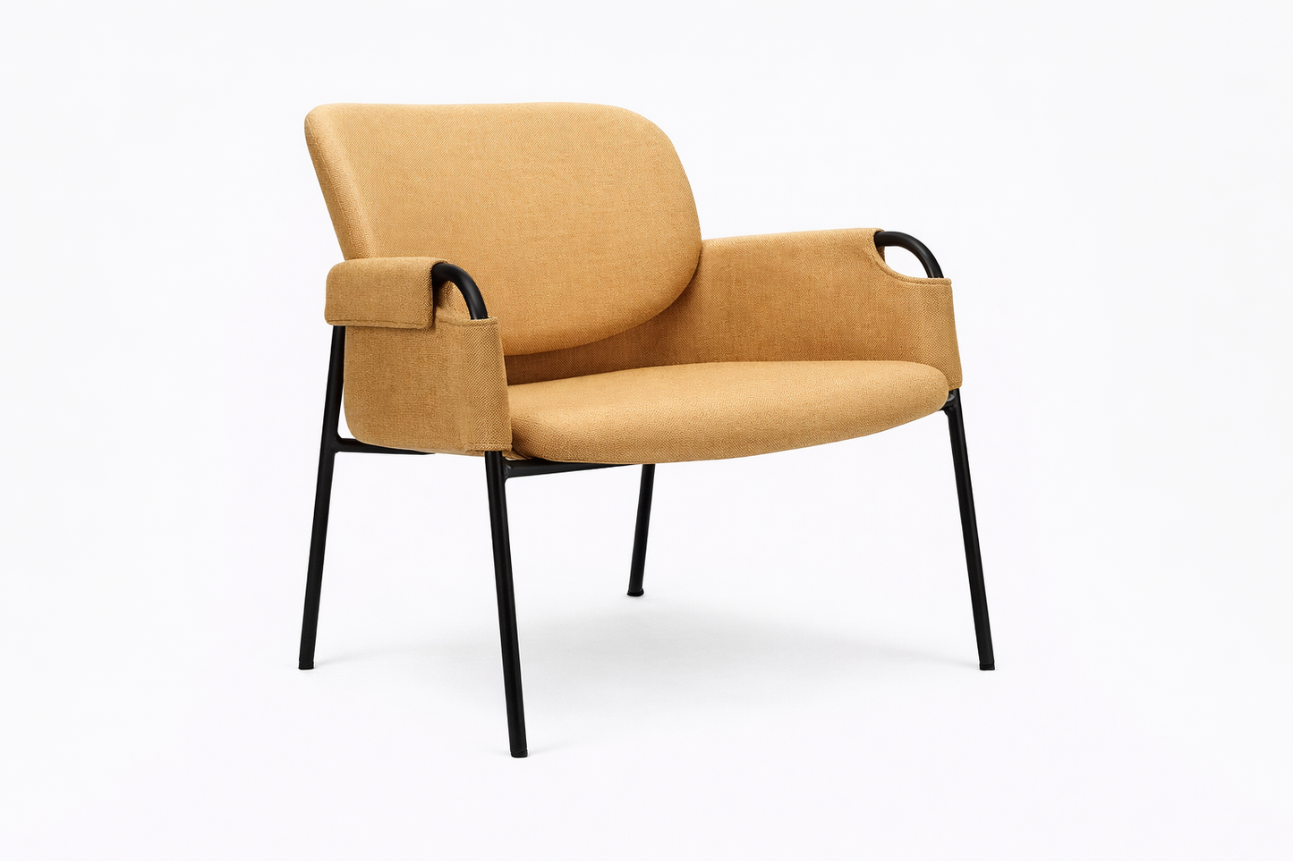Soft Seating Clo tapizado con estructura metálica negra y apoyabrazos integrados, ideal para recepciones y espacios modernos.