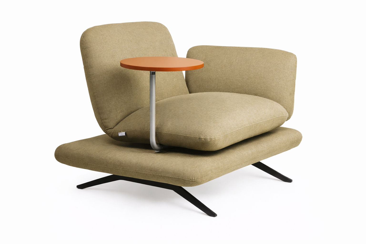 Soft Seating Manhattan tapizado con mesa lateral integrada y base metálica, ideal para recepciones y espacios corporativos.
