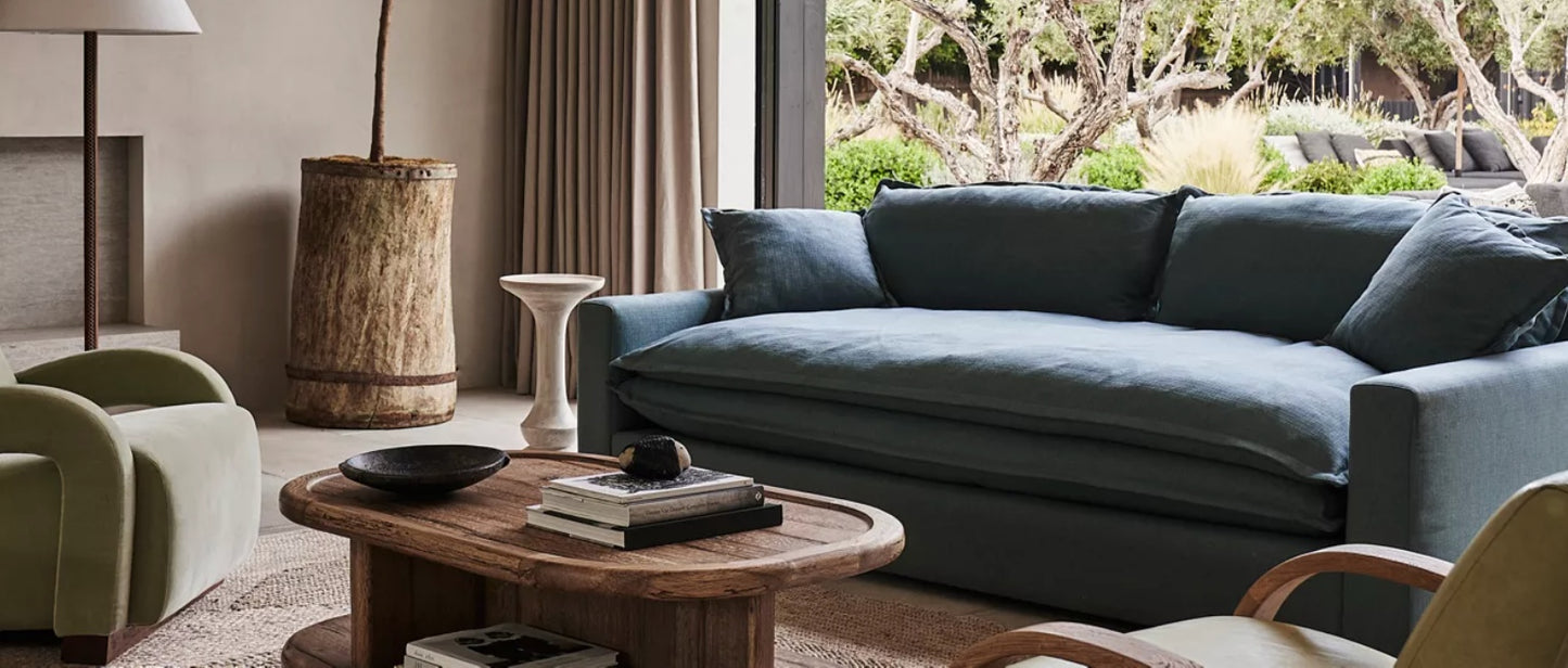 Sofa dos cuerpos con doble asiento combinado, ideal para espacios sofisticados y rusticos