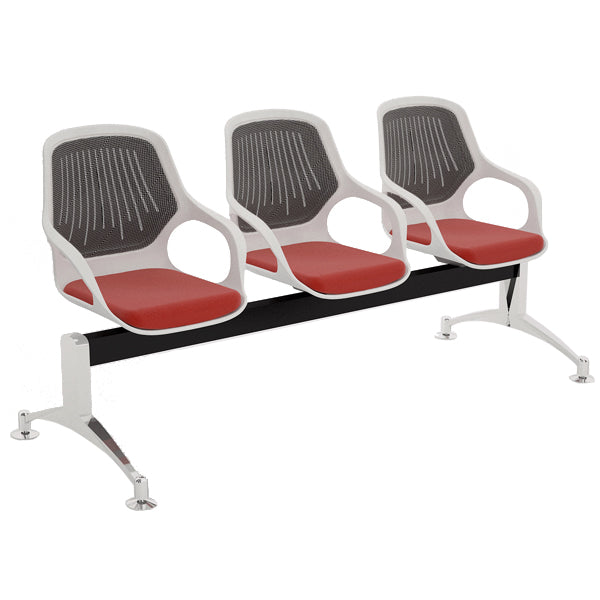 Tandem Columpus de tres asientos con respaldo en malla y asiento tapizado, ideal para salas de espera en espacios laborales.