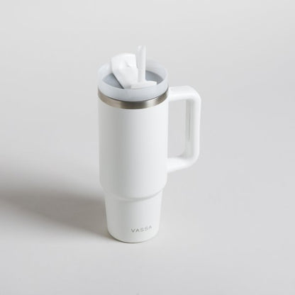 Vaso quencher térmico color blanco de acero inoxidable con tapa y bombilla con descuento durante el hotsale 2025