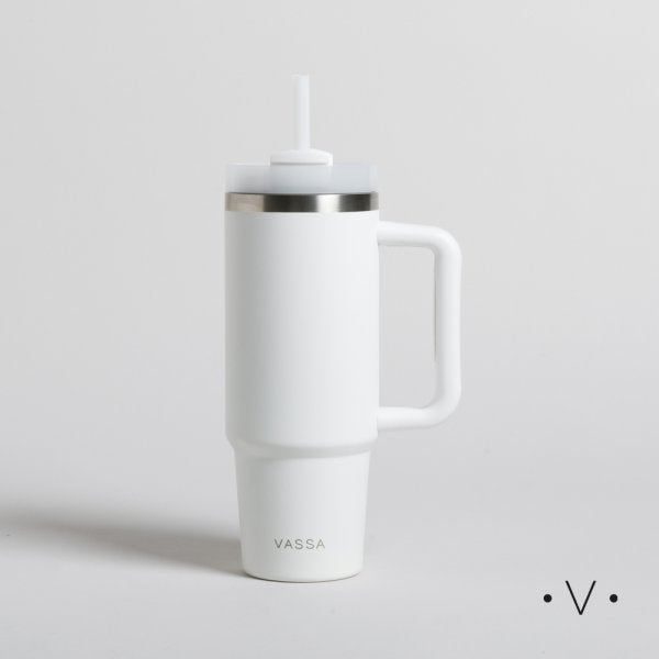 Vaso quencher térmico color blanco de acero inoxidable con tapa y bombilla con descuento durante el hotsale 2025