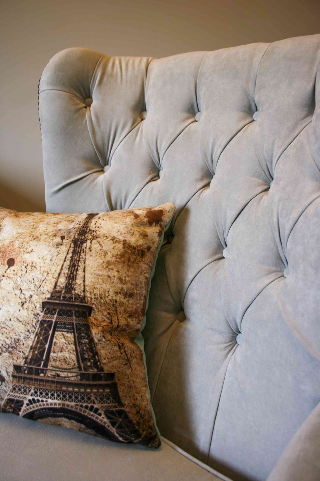 Sillón Esmeralda Gris Claro | Sillón Clásico de Diseño