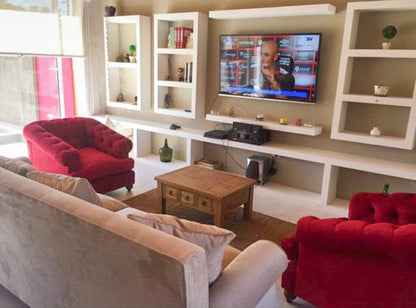 Sofá Clásico Beige en Living | Cliente de Tienda de Banquitos