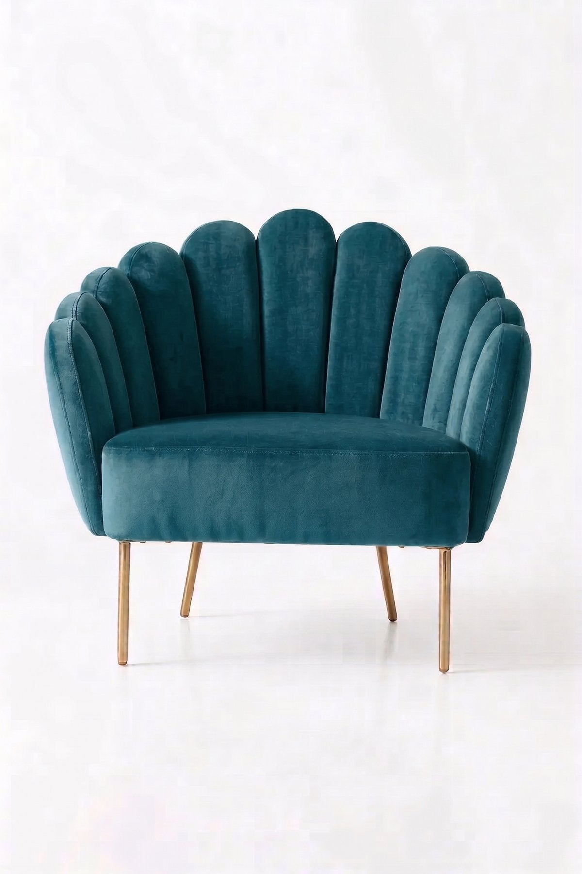 Sillón de un cuerpo Angie color Océano en pana antimanchas importada, con respaldo de líneas curvas tipo abanico y patas de metal doradas — el sillón individual ideal para destacar con sus patas doradas. Hecho a medida por Tienda de Banquitos.